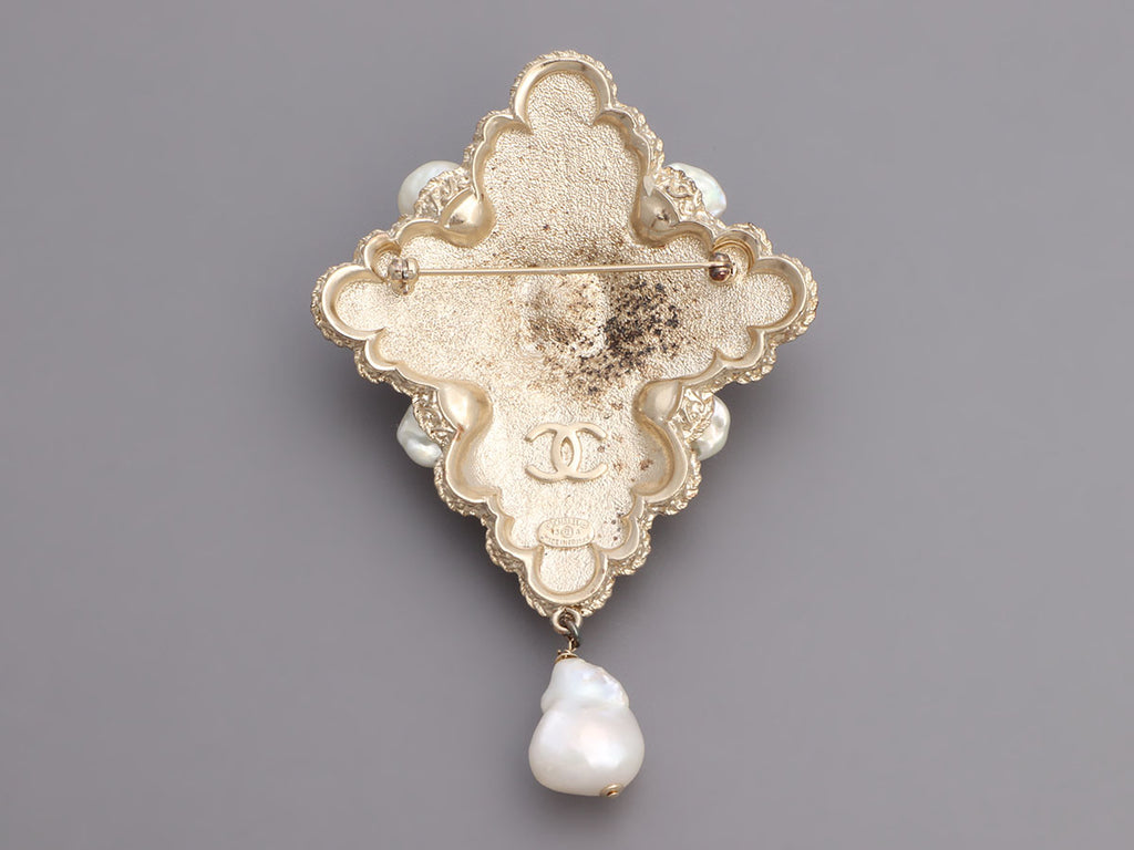 Chanel Large Pearl and Resin Runway Brooch