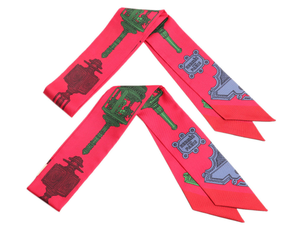 Hermès Merveilleuses Lanternes Silk Twilly Pair